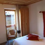 Casalpaca Con Sauna A Bed and breakfast Prali