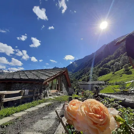 Casalpaca Con Sauna A Bed and breakfast Prali